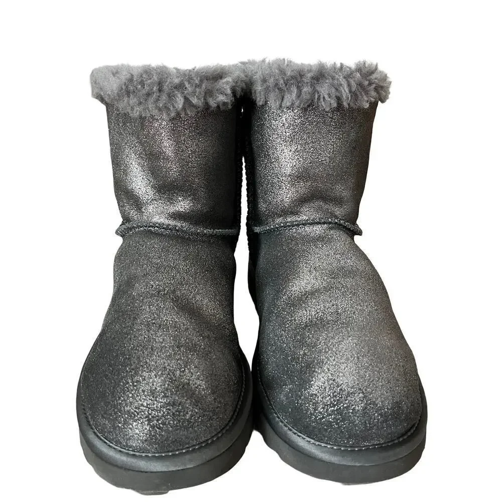 UGG features twin